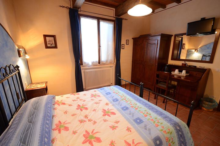 Room 8 of 90
