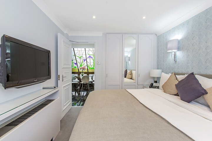 Room 9 of 181