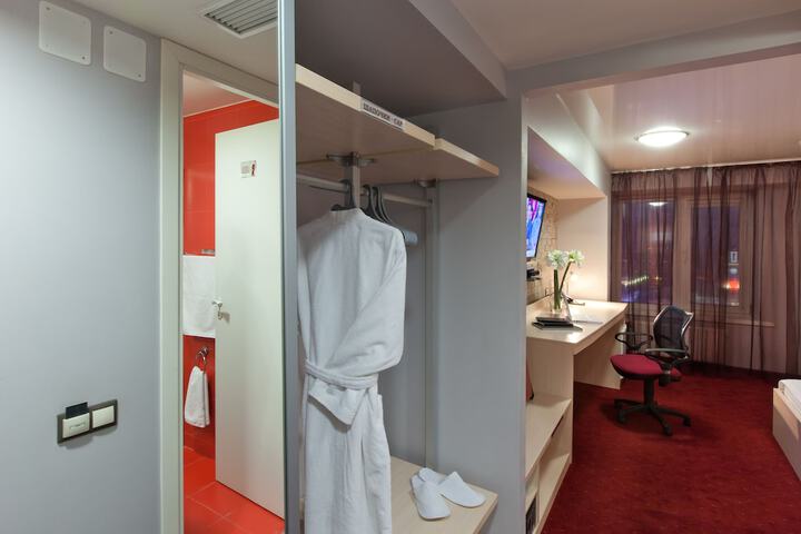 Room 9 of 53