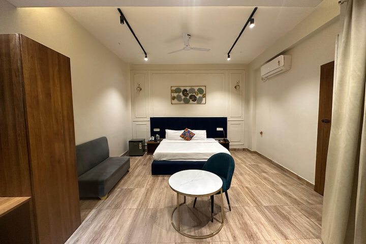 Room 22 of 38