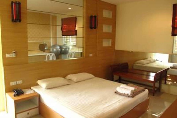 Room 3 of 32