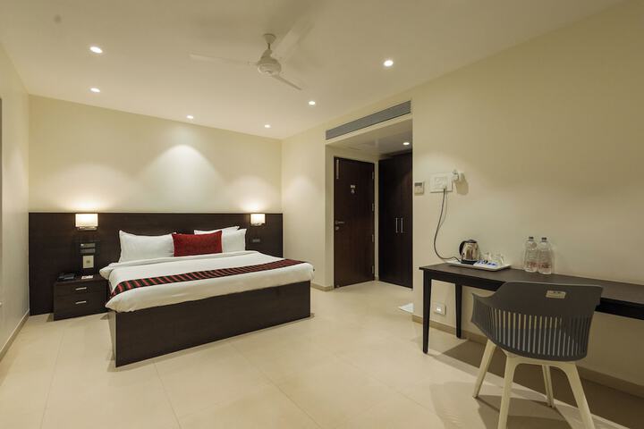 Room 4 of 7