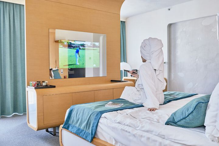 Room 15 of 42