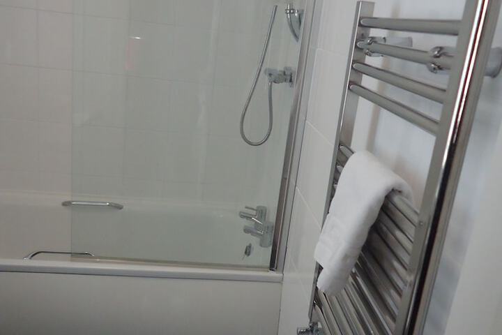 Room 4 of 63