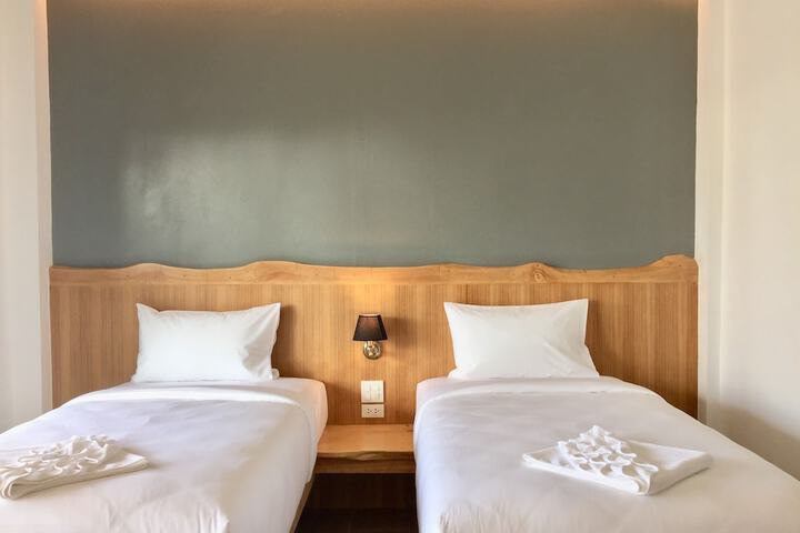 Room 16 of 108