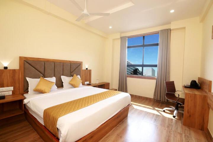 Hotel BKC Minerva Near US Consulate
