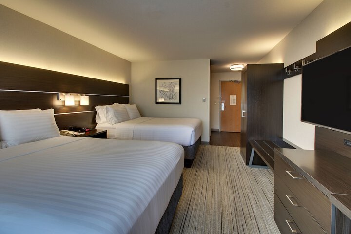 2 Queen Beds (4 of 11)
