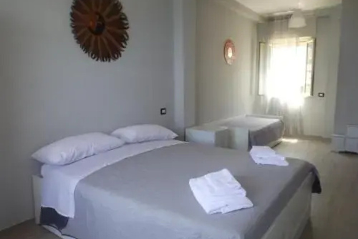 Room 4 of 12