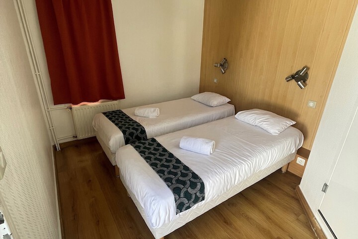 Room 7 of 18