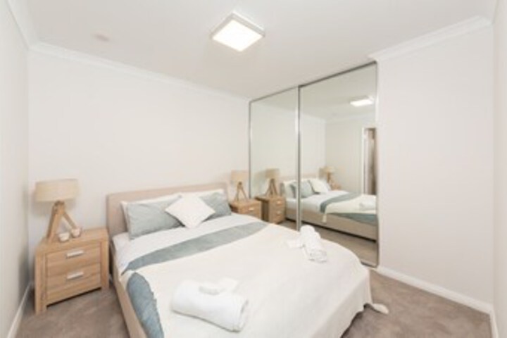 Room 4 of 13