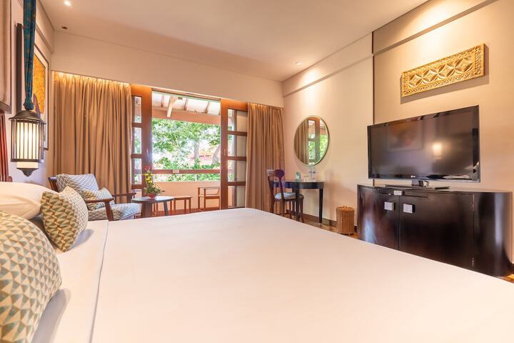 Room 5 of 90
