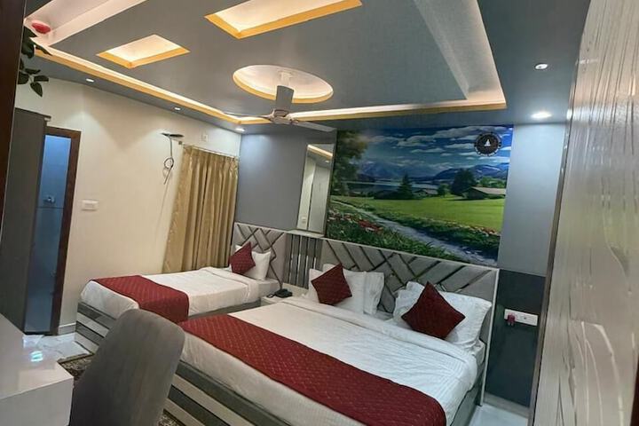 Room 8 of 40