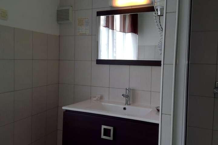 Room 9 of 49
