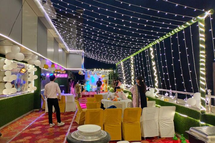 Ballroom/Hall 29 of 31