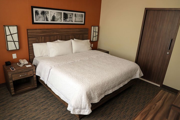 Room 6 of 42