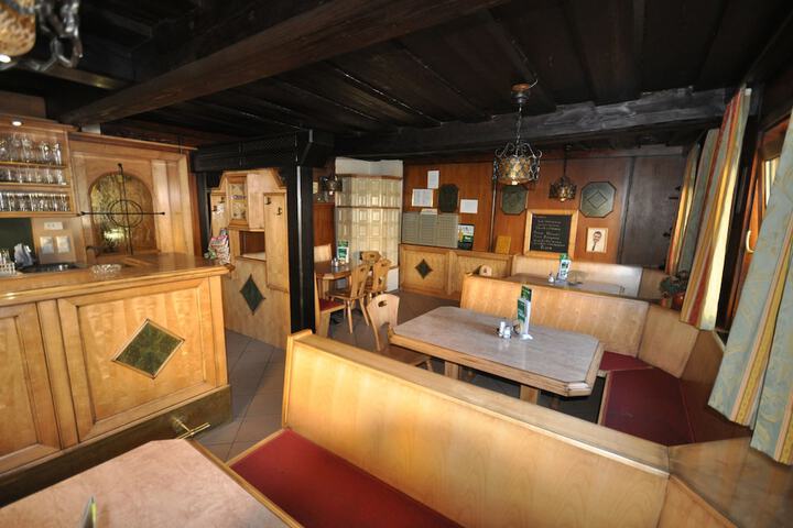 Lounge 65 of 89