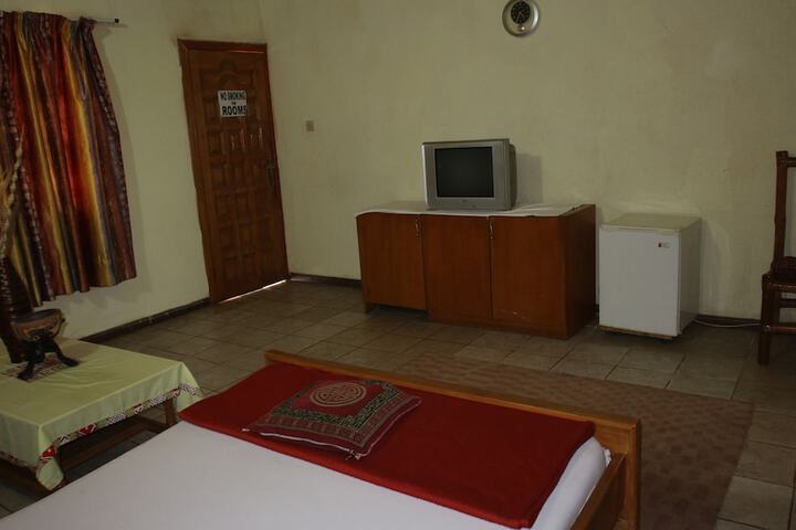 Room 7 of 18