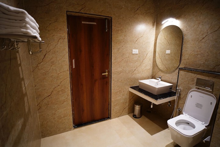 Room 35 of 103