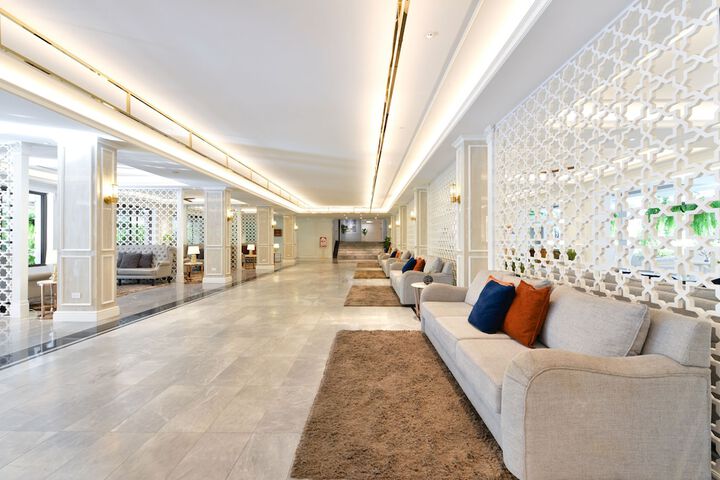 Entrance & Lobby