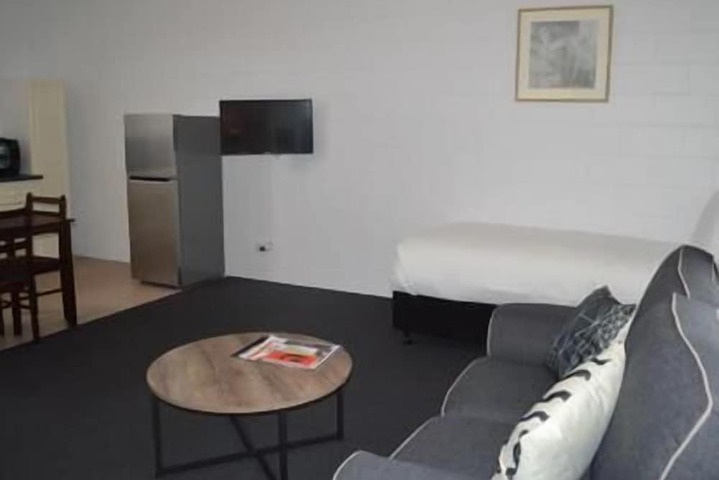 Room 12 of 16
