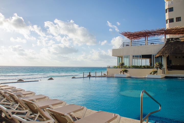 Hotel Pool