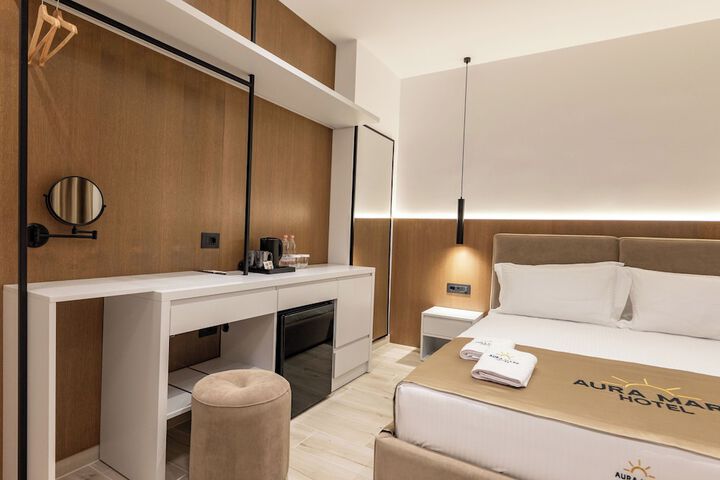 Room 81 of 244
