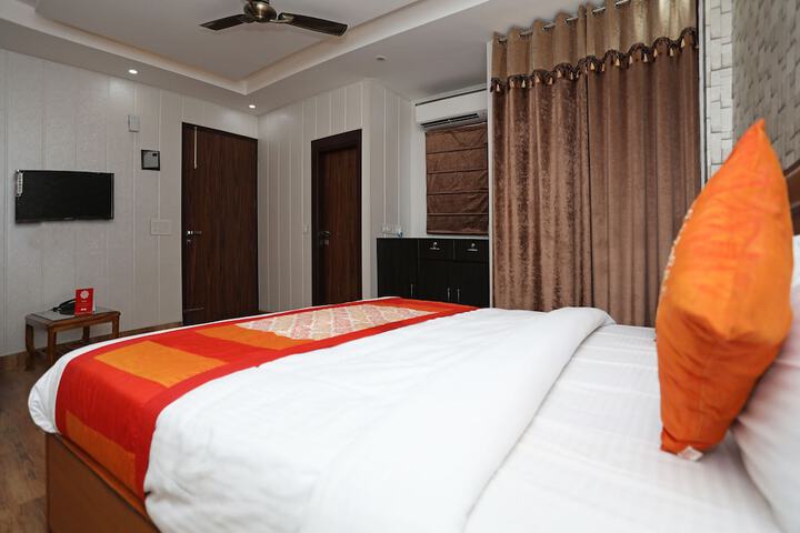 Room 8 of 26