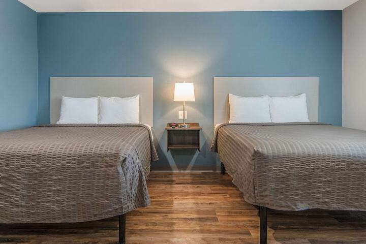1 Queen Bed (3 of 22)