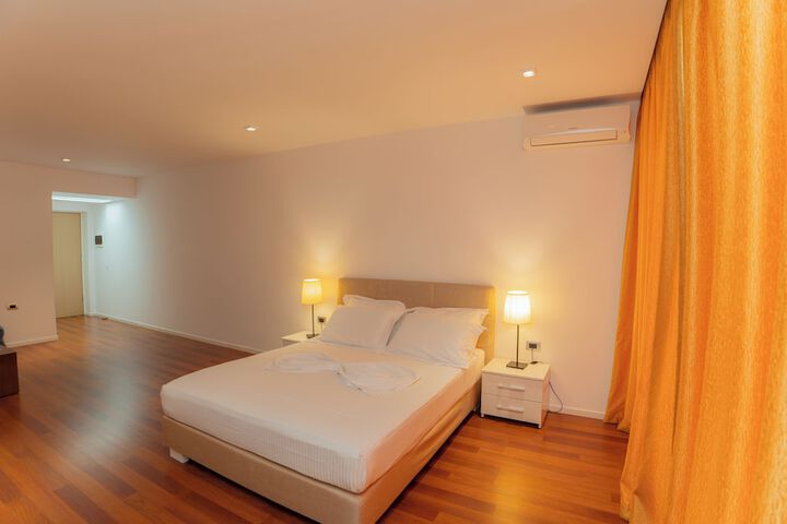 Room 7 of 63