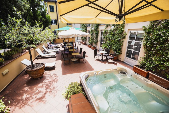 Sundeck 74 of 81
