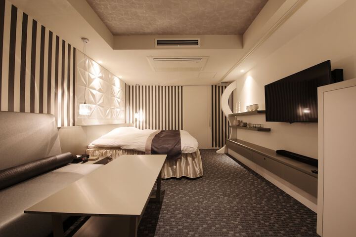 Room 3 of 73