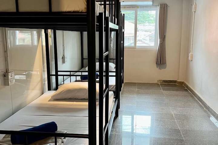 Room 6 of 25