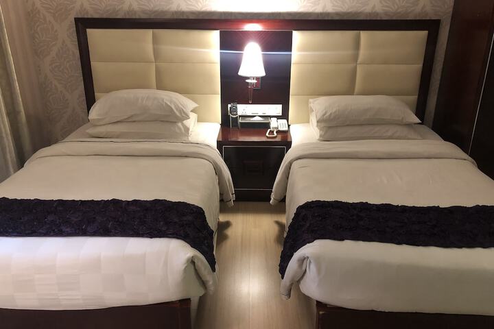 Room 21 of 37