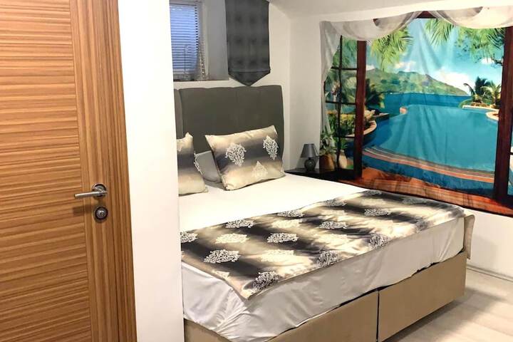Room 5 of 25