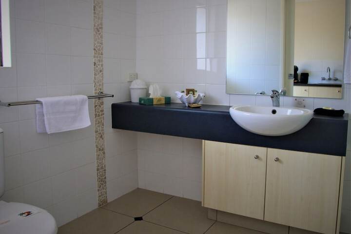 Room 9 of 33