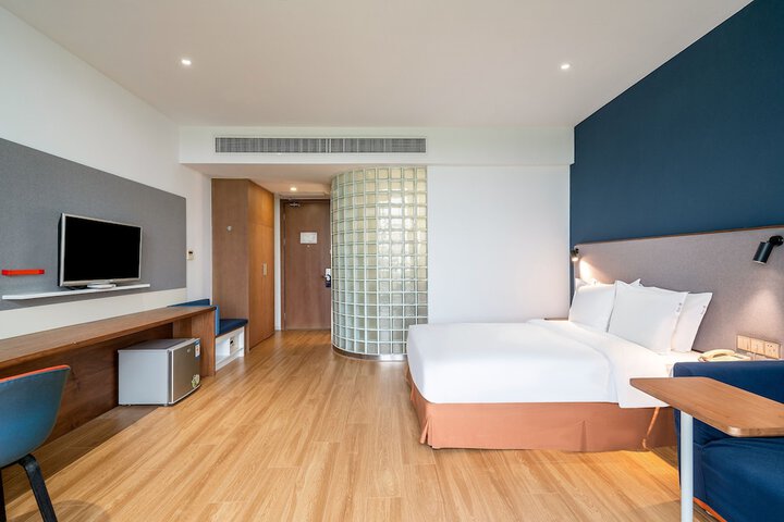 Room 10 of 56