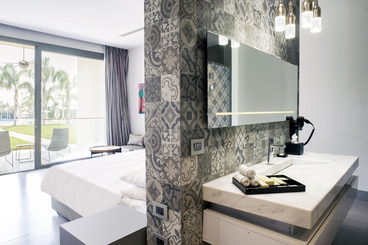 Room 65 of 154