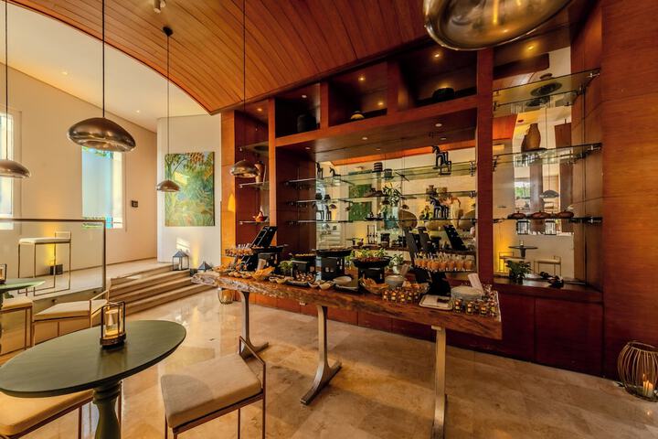 Guest Lobby