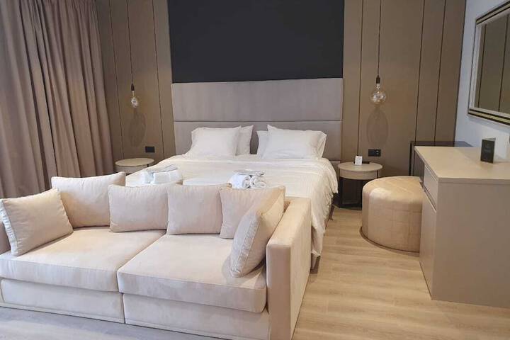 Room 5 of 37