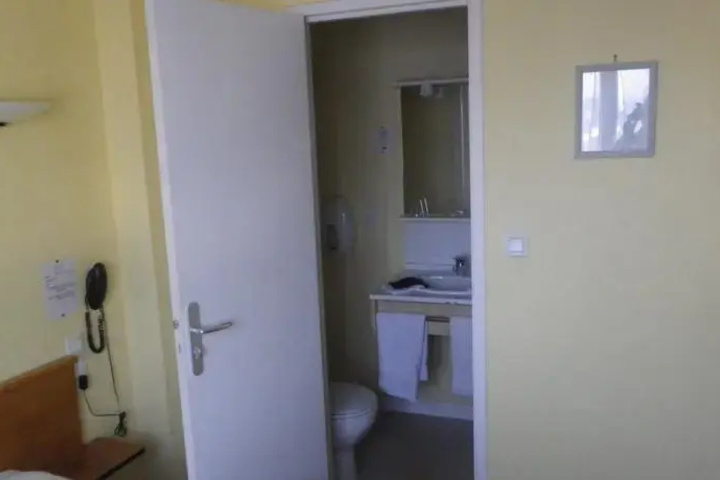 Room 3 of 10