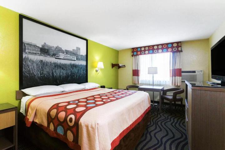 1 King Bed (4 of 7)