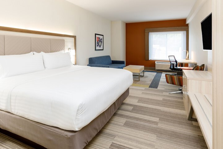 Standard King Bed Accessible (8 of 8)