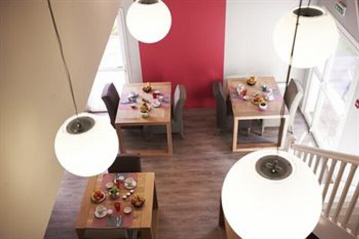 Dining 6 of 39