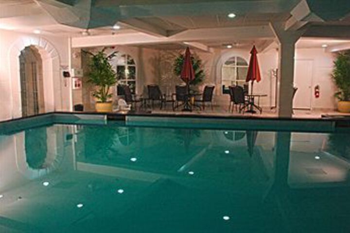 Pool Hotel
