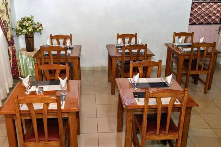 Dining 18 of 19