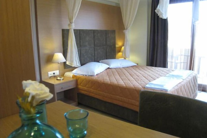 Room 13 of 36