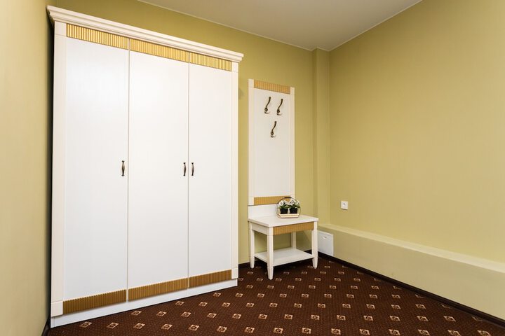 Room 13 of 25