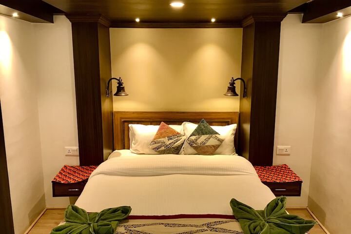 Room 4 of 138