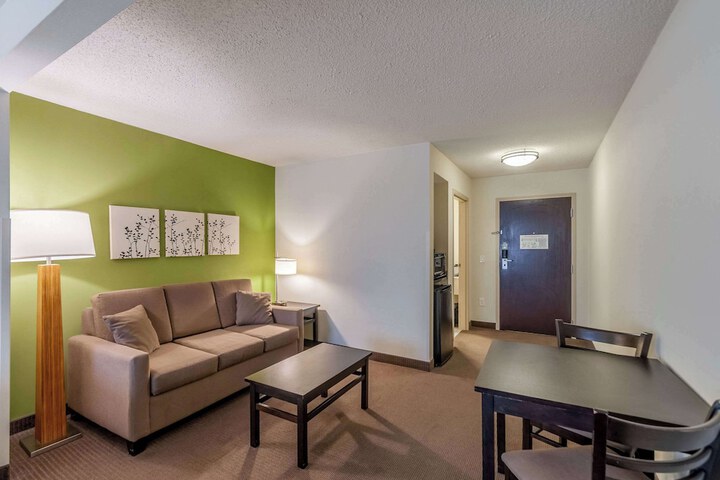 2 Double Beds (4 of 10)
