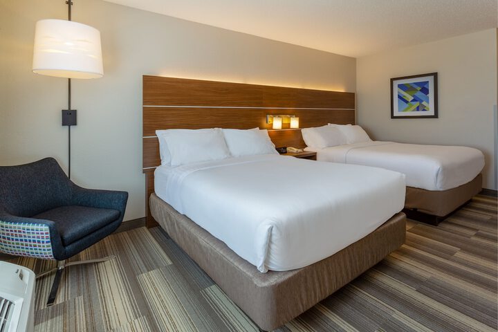 2 Queen Beds (1 of 14)